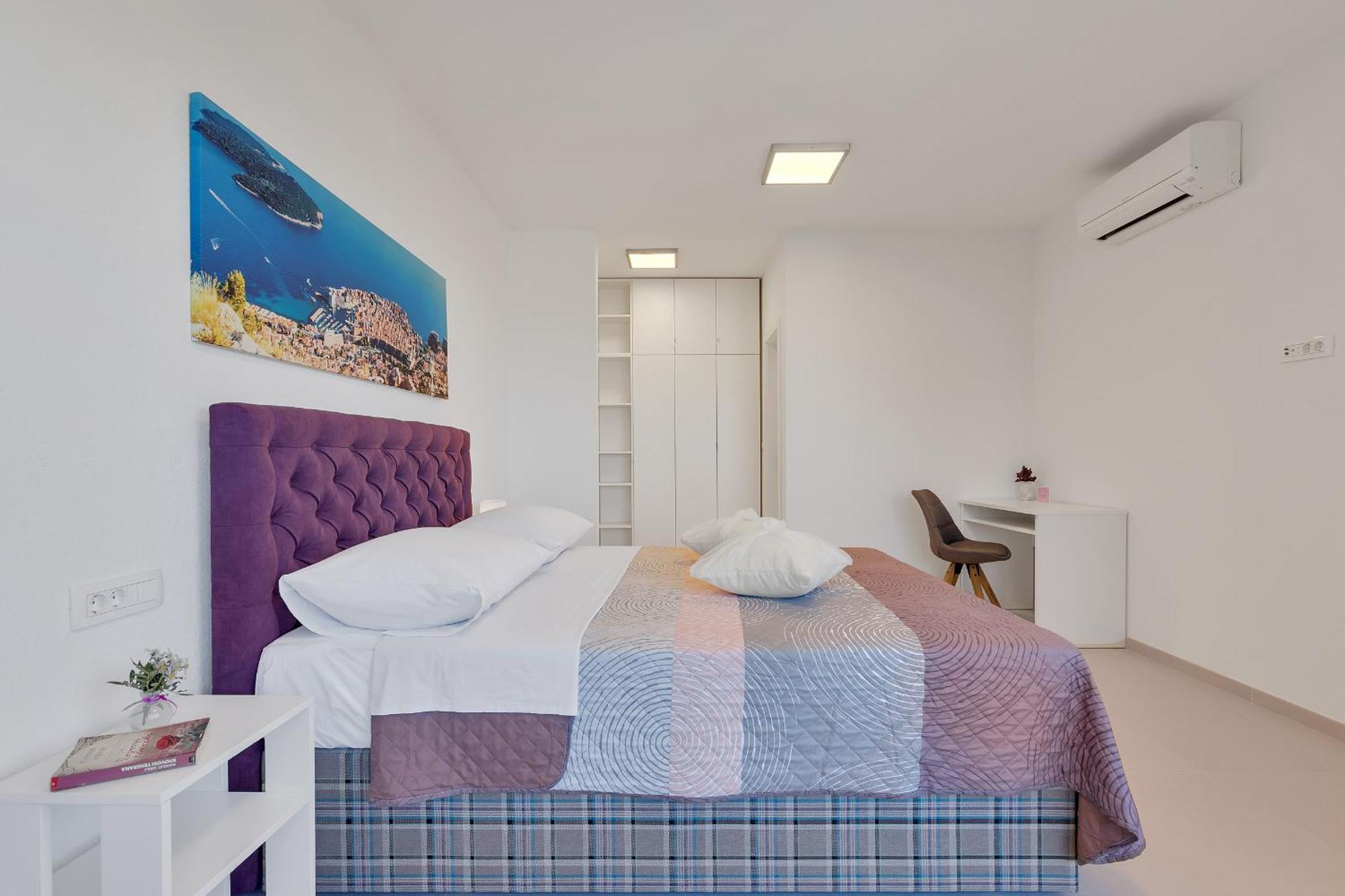 Golden Horizon Retreat Apartment