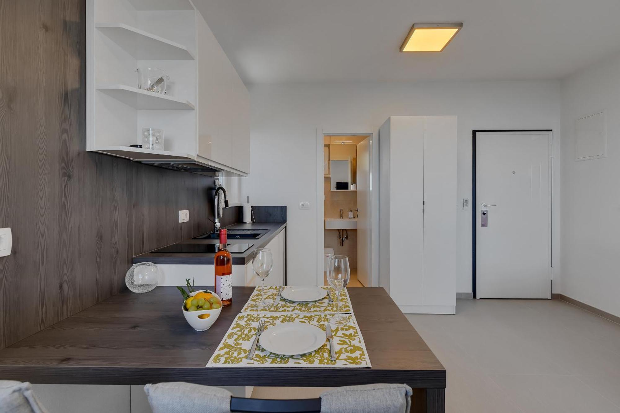 Golden Horizon Retreat Apartment *