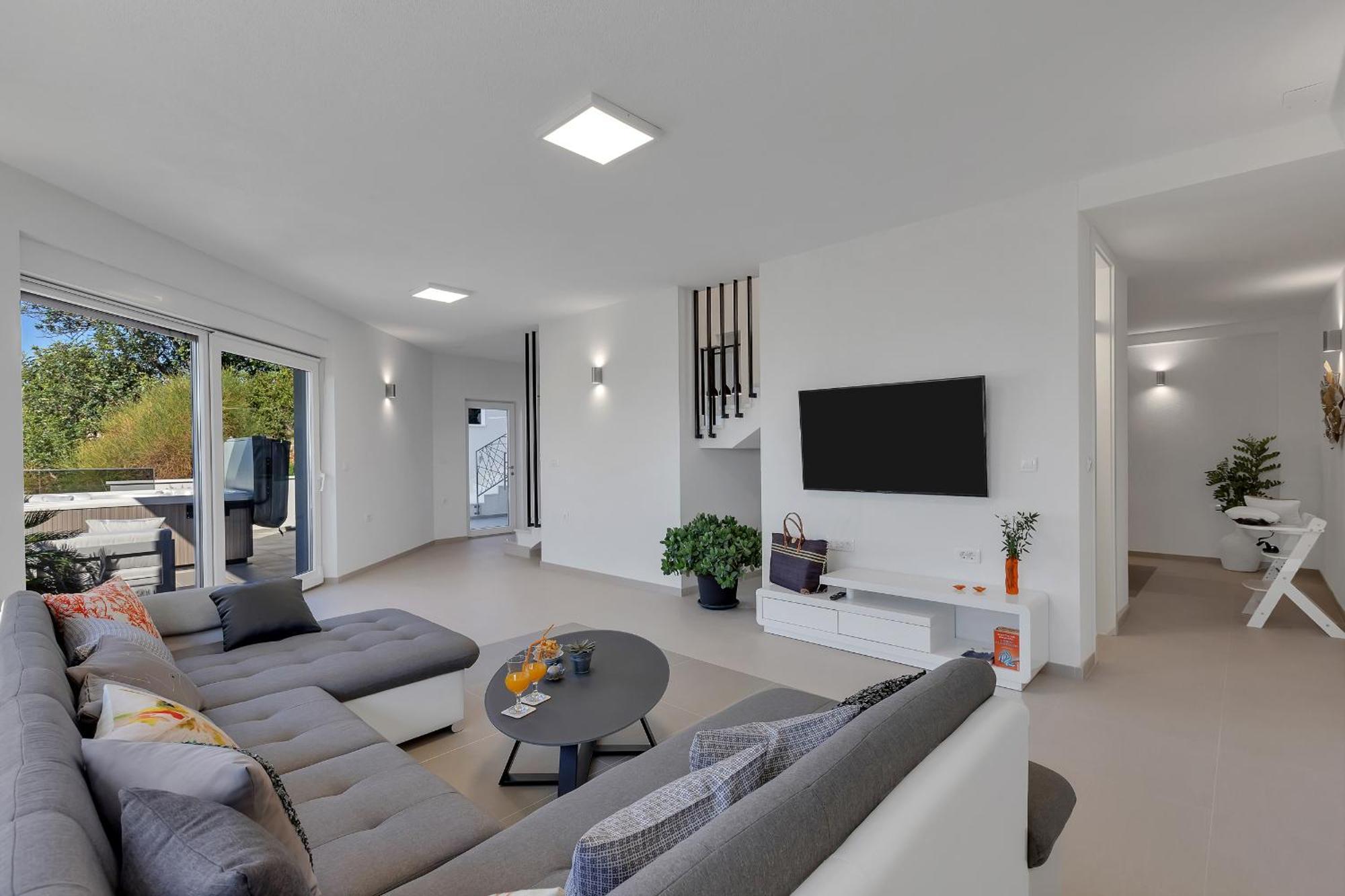 Golden Horizon Retreat Apartment