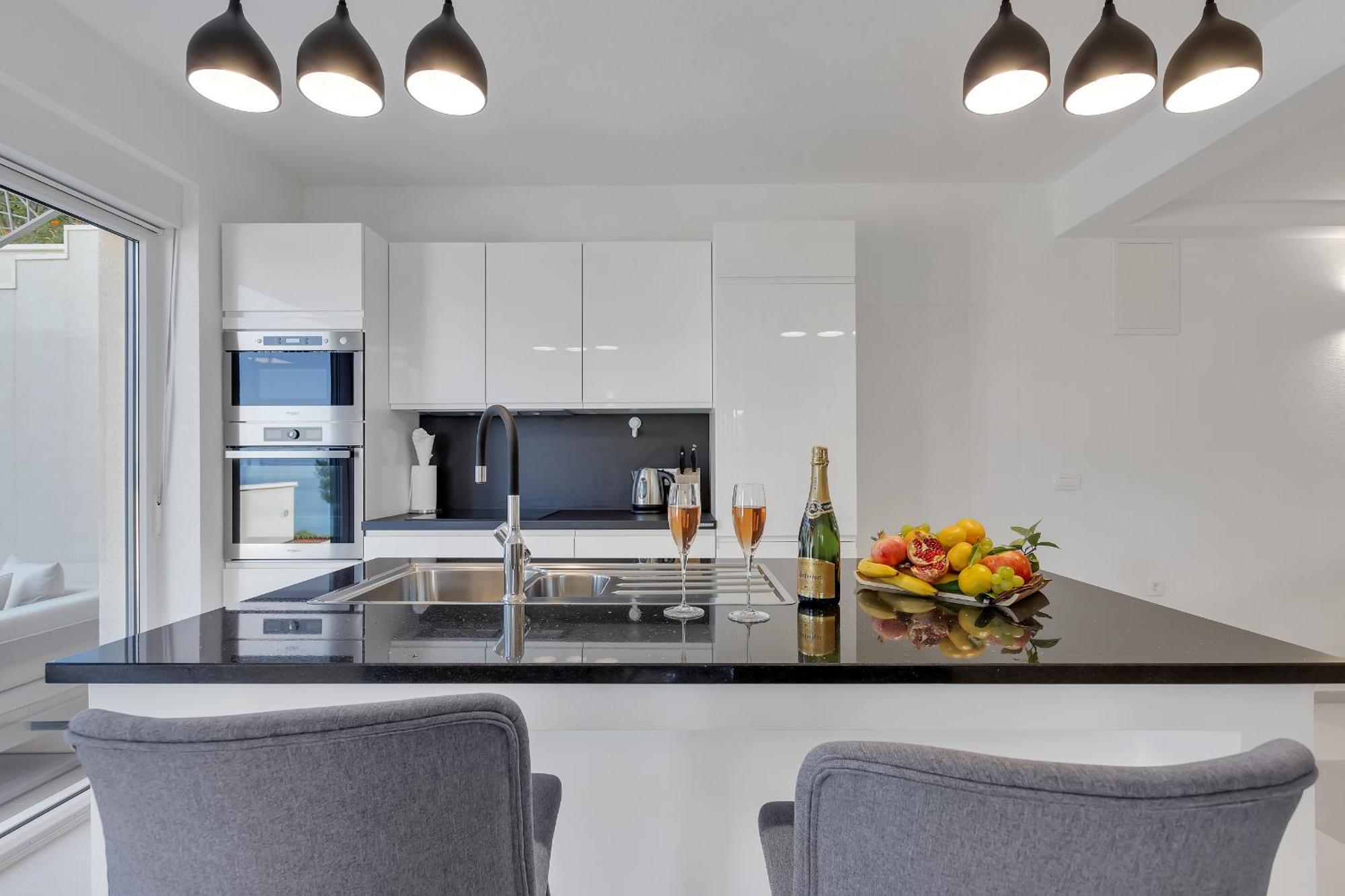 Golden Horizon Retreat Apartment